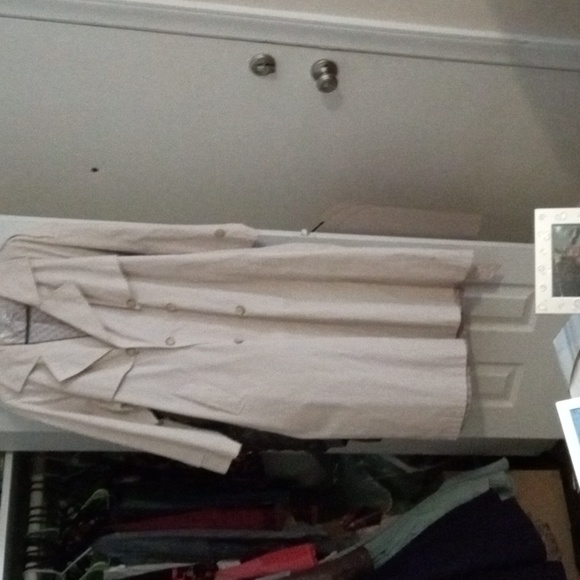Trenchcoat - Picture 1 of 2